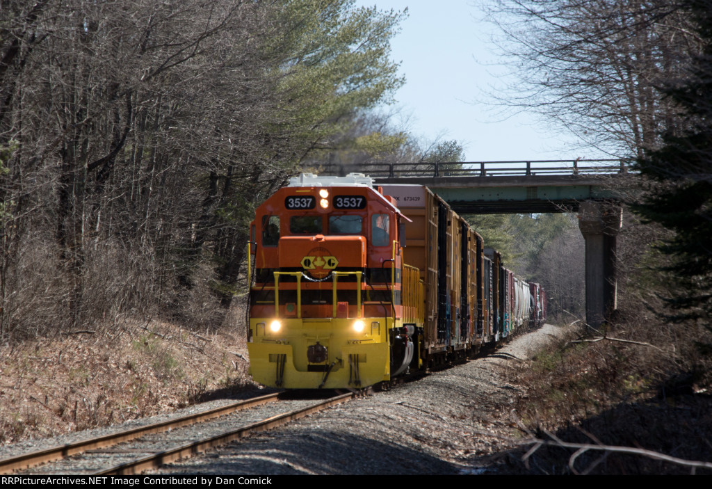 QGRY 3537 Leads 512 toward Hotel Rd. 